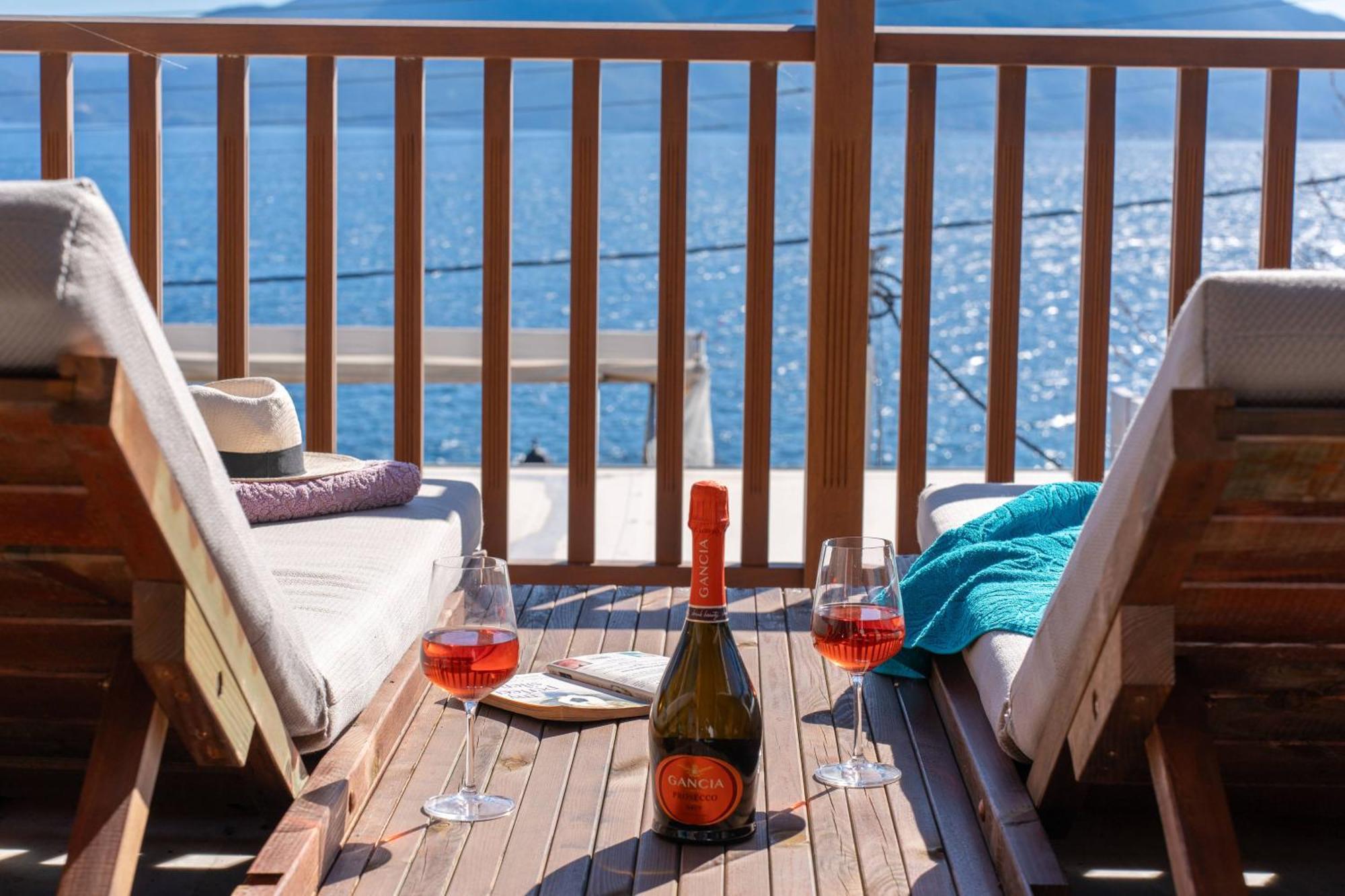 Sea Rock Apartment Agia Efimia Ngoại thất bức ảnh